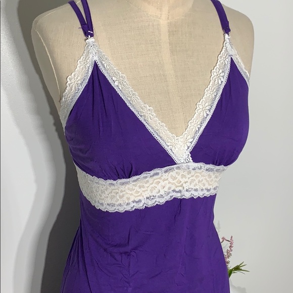 Purple and white lace nightgown - Picture 5 of 12